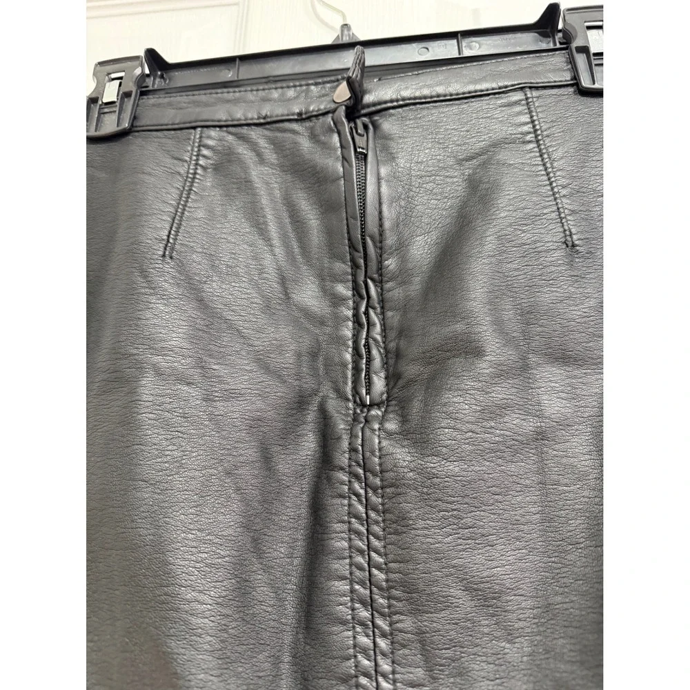 Free People Black Faux Leather Belted Mini‎ Skirt Size 2 Moto Style